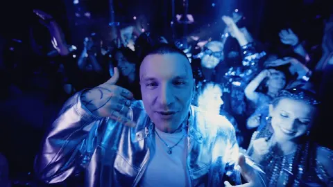 Kadr z reklamy Play: 5G bez limitów, Smolasty