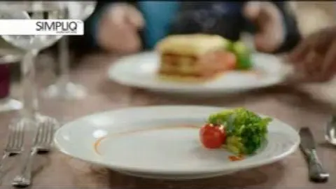 Kadr z reklamy SIMPLIQ - Mniejsze wchłanianie, proste odchudzanie